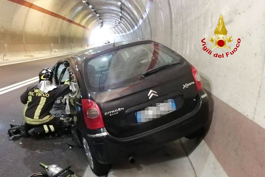 Villaputzu Scontro In Galleria Tra Auto Sulla Ss Feriti I