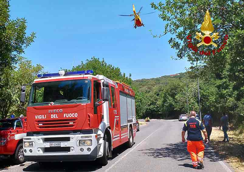 Incidente A Nughedu S V Auto Esce Di Strada E Si Schianta Contro Un