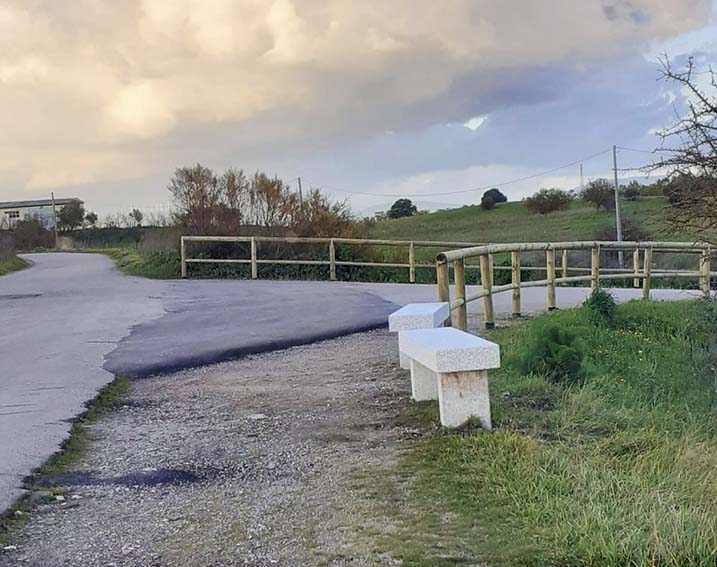 Ingresso strada rurale vicina all'oasi faunistica di Pont'Ezzu