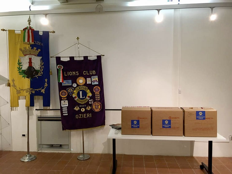 I Lions Club Ozieri dona 3 defibrillatori alle scuole cittadine