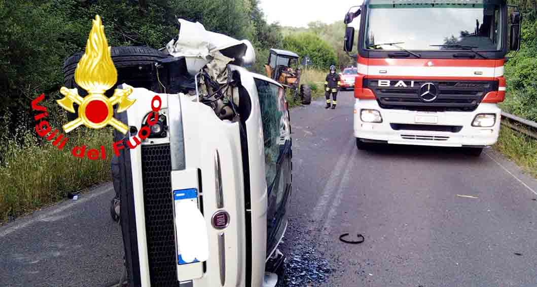 Auto contro trattore provinciale dellArgentiera