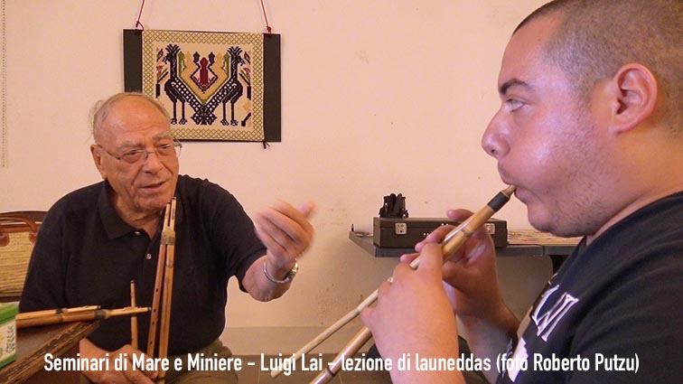 Seminari di Mare e Miniere Luigi Lai lezione di launeddas foto Roberto Putzu m