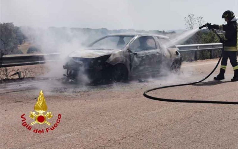 Auto in fiamme Buddusò