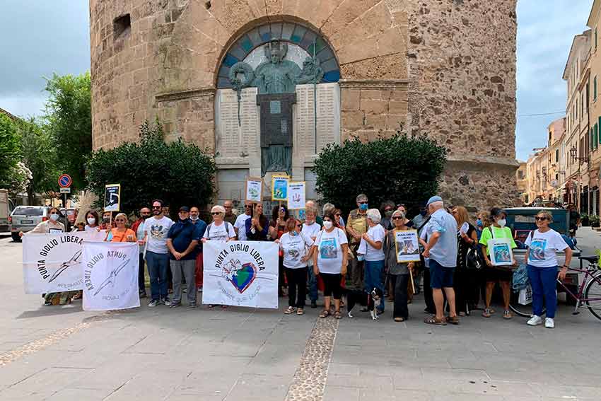 Alghero. Consegna firme per bloccare i lavori e liberare Punta Giglio