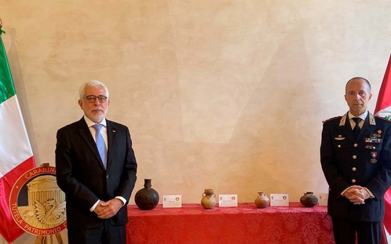 Consegna reperti ambasciatore Julio Eduardo Martinetti Macedo