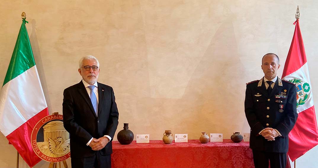 Consegna reperti ambasciatore Julio Eduardo Martinetti Macedo