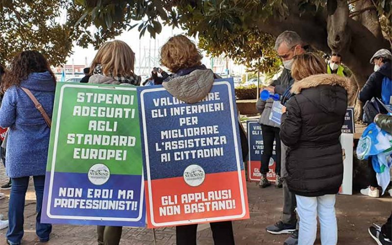 Infermieri in piazza a Cagliari 2