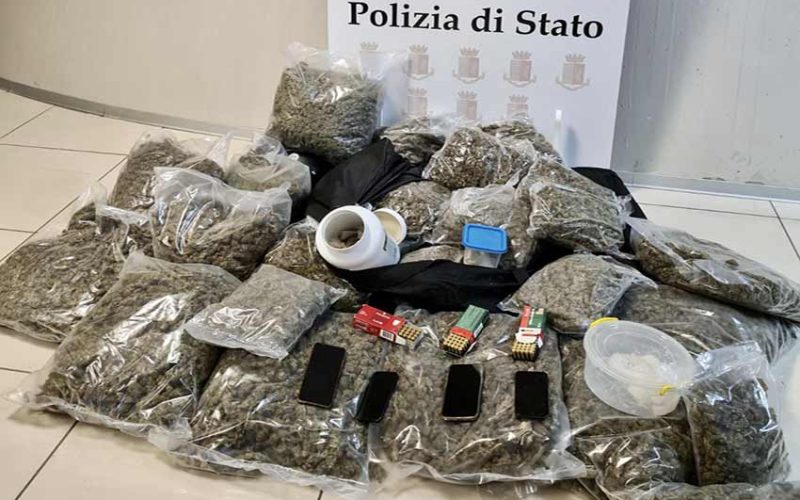 Droga e cartucce sequestrate a Sassari