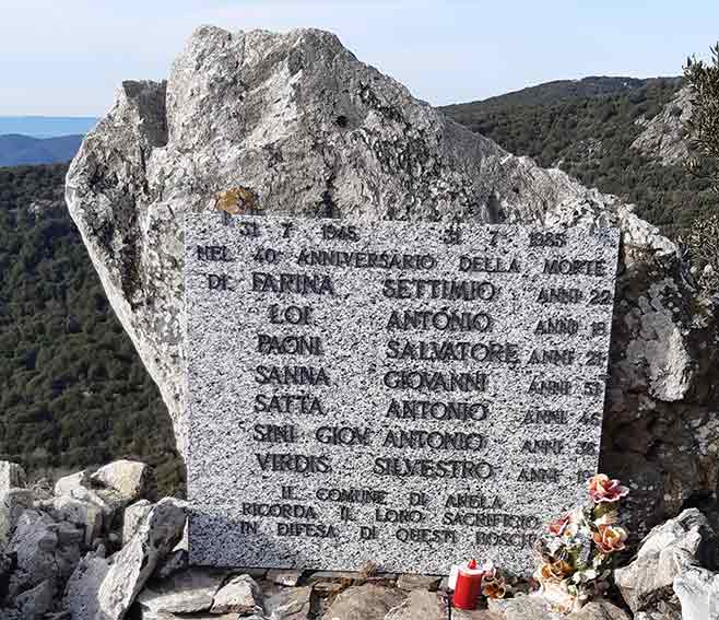 Monumento caduti nellincendio del 1945