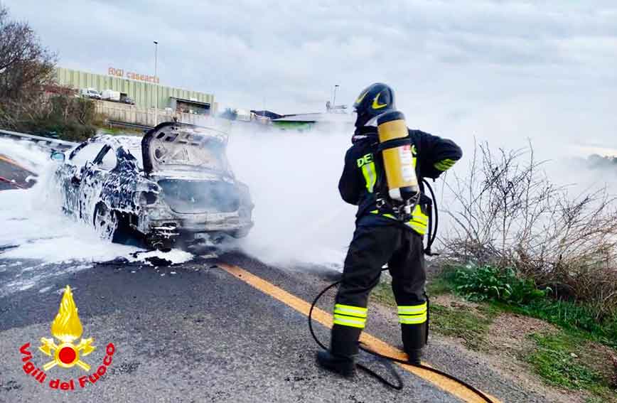 Incendio auto Oschiri 2