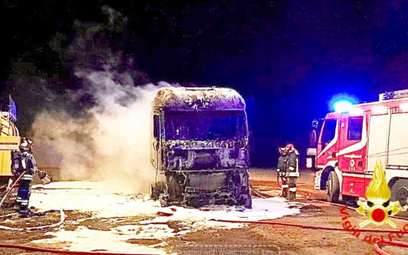 Incendio mezzi Olbia Sassari