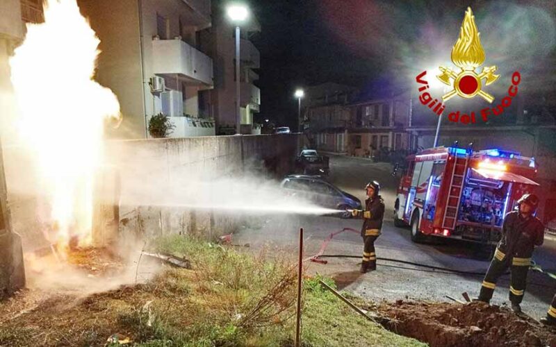 Incendio colonnina gas Osini