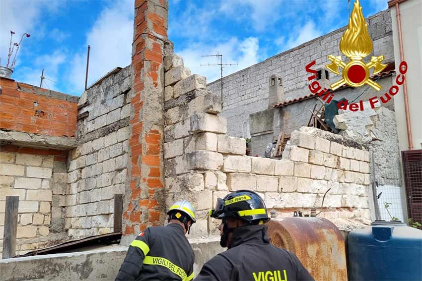 crollo scala a Ossi