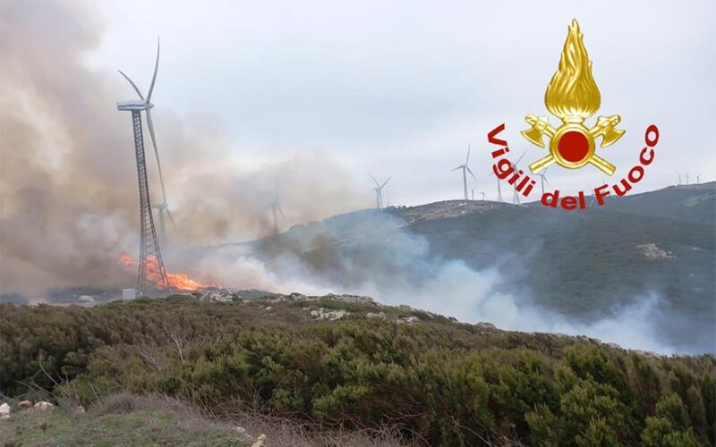 Incendio parco eolico tra Aggius e Bortigiadas