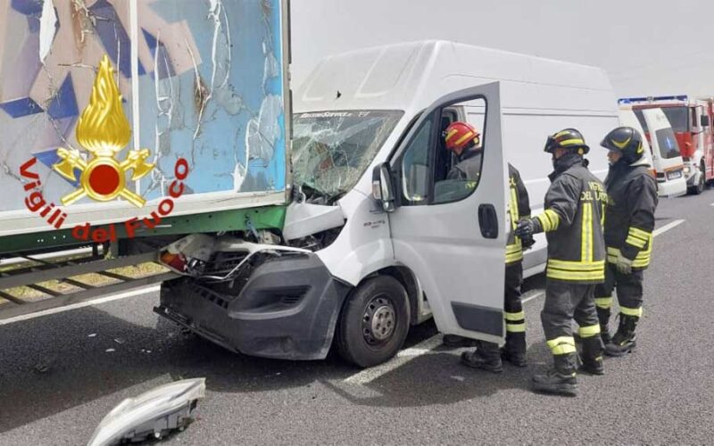 Incidente 131 furgone camion Paulilatino