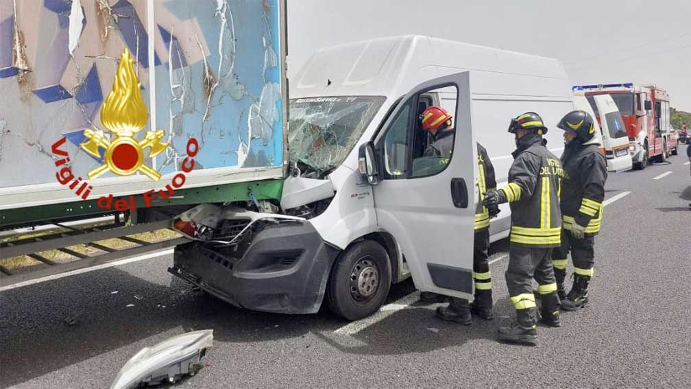 Incidente 131 furgone camion Paulilatino