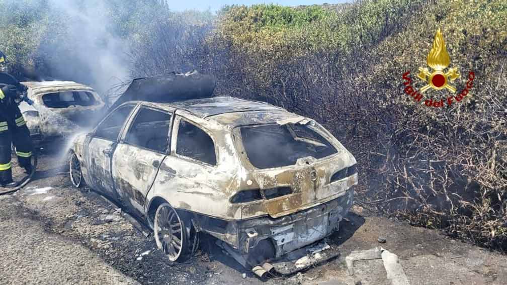 Incendio auto Trinita Agultu Vignola