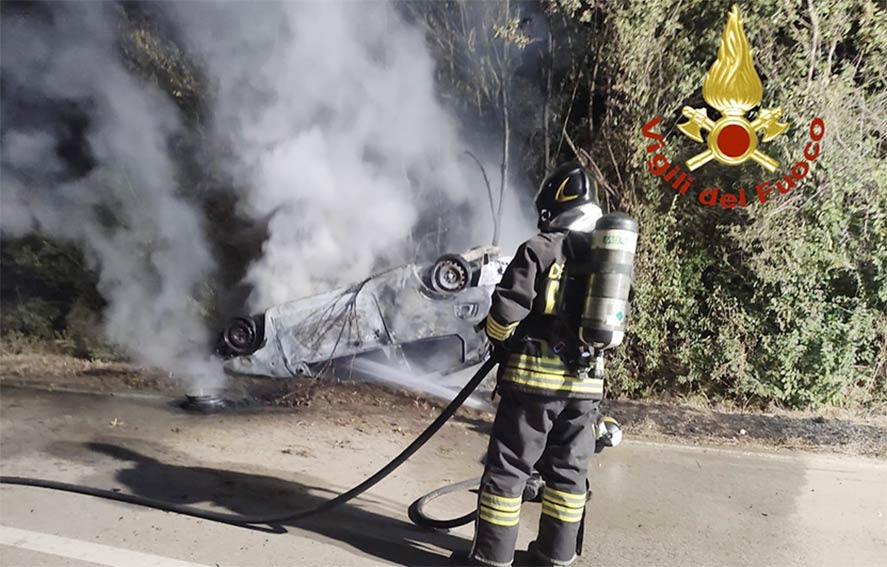 Incendio auto la Landriga