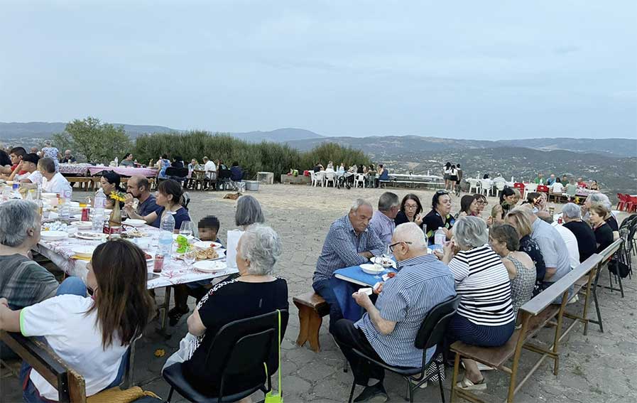 Cena di quartiere Monserrato