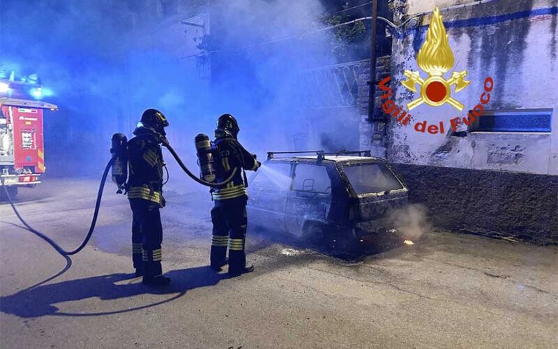 Incendio auto a Berchidda