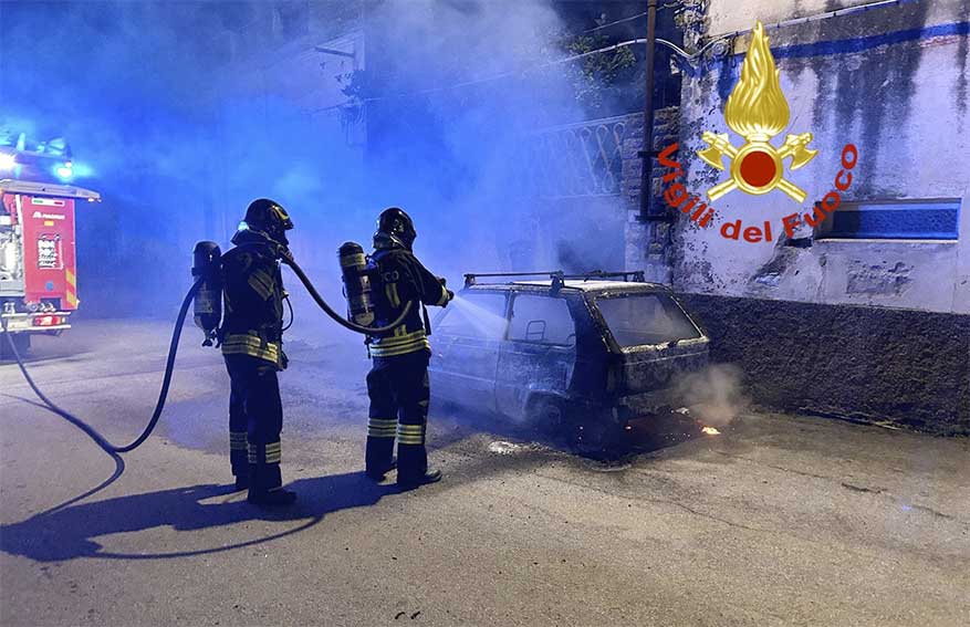 Incendio auto a Berchidda