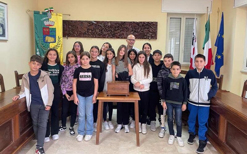 Alunni Scuola di tula in visita al Comune