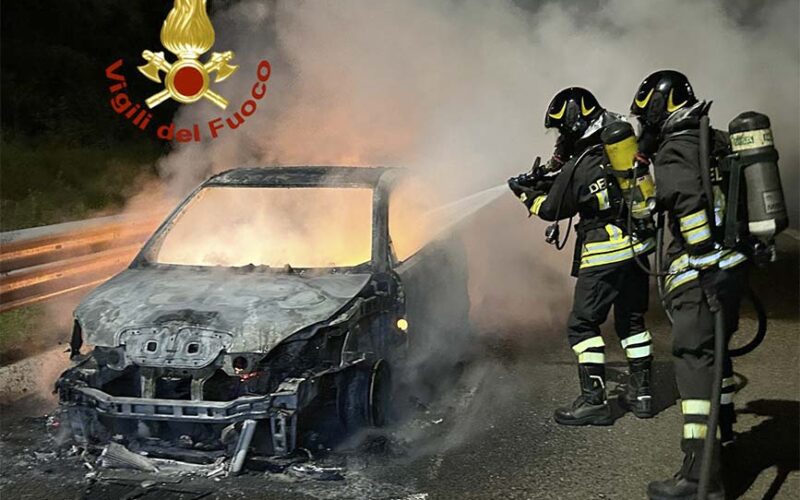 Incendio auto Oschiri