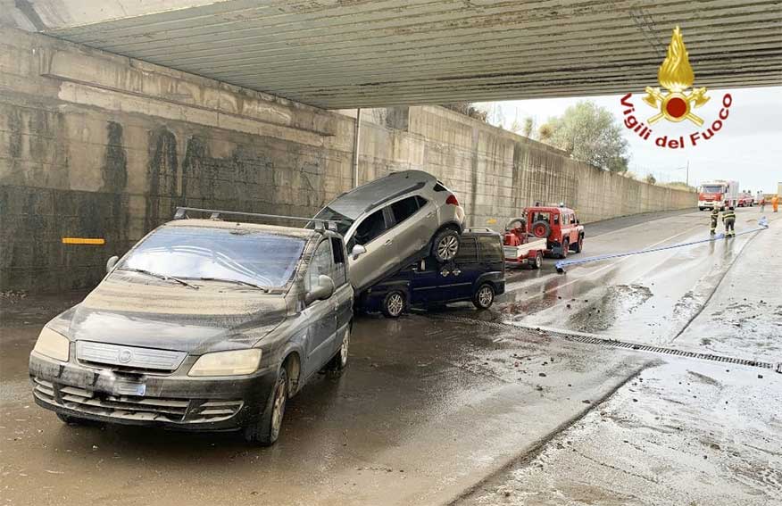 Maltempo auto sottopassaggio ferroviario Terralba