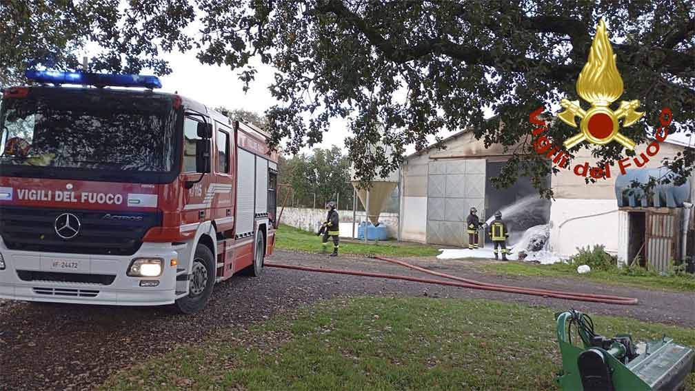 Incendio capannone agricolo Bonorva 2