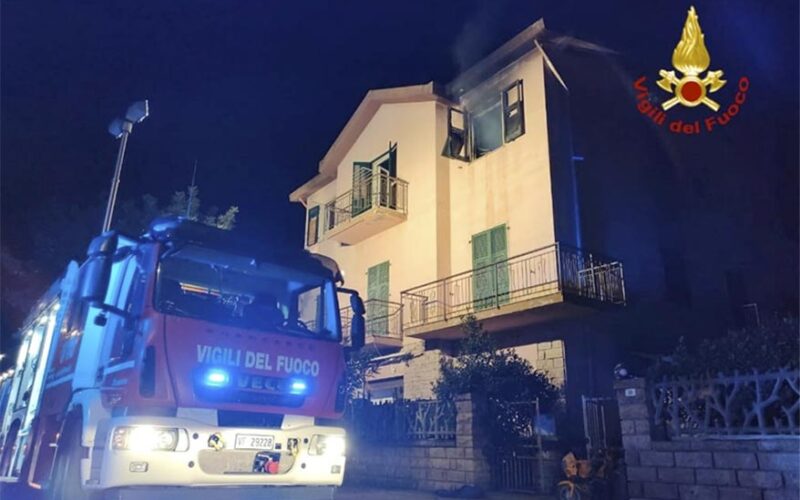 Incendio casa Bosa 2