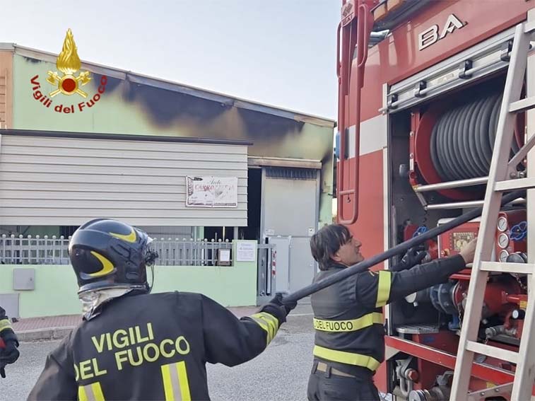 Incendio autocarrozzeria Ozieri 2