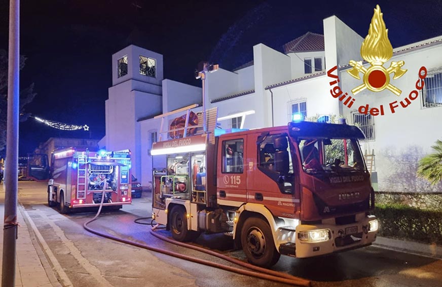 Incendio sacrestia chiesa Cristo Re Valledoria