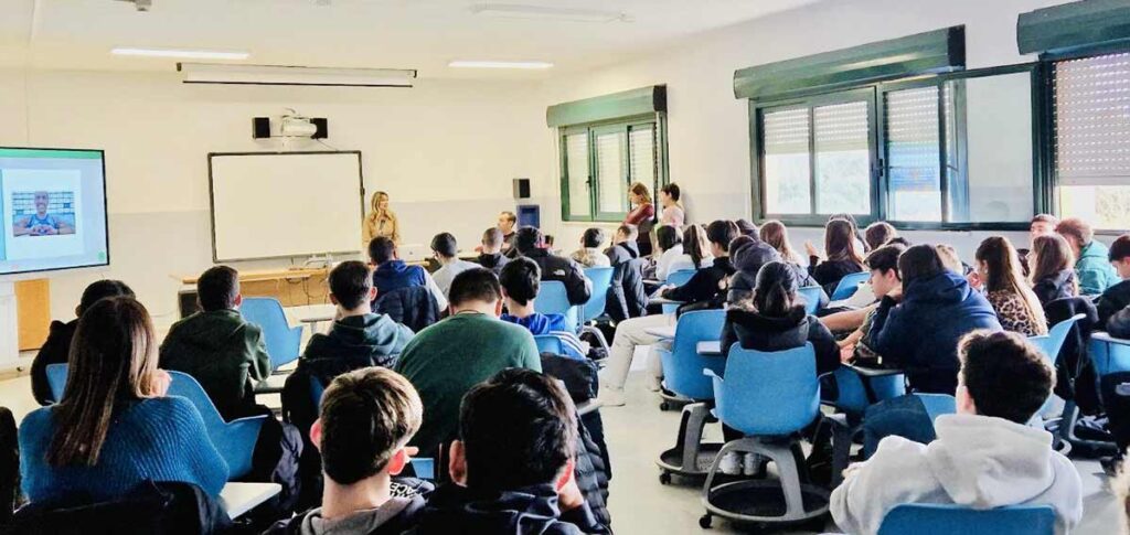 Incontro co Giovanni Achenza studenti Devilla