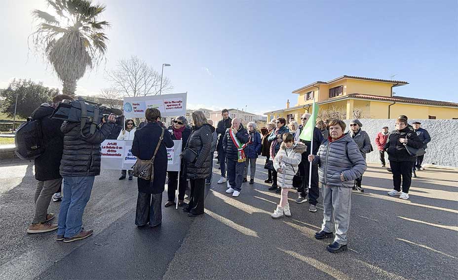 Protesta Oschiri mancanza medico di base 2