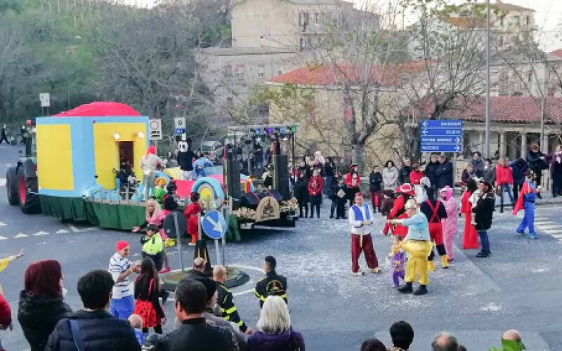 Carnevale sfilata Ozieri 2 pixellata